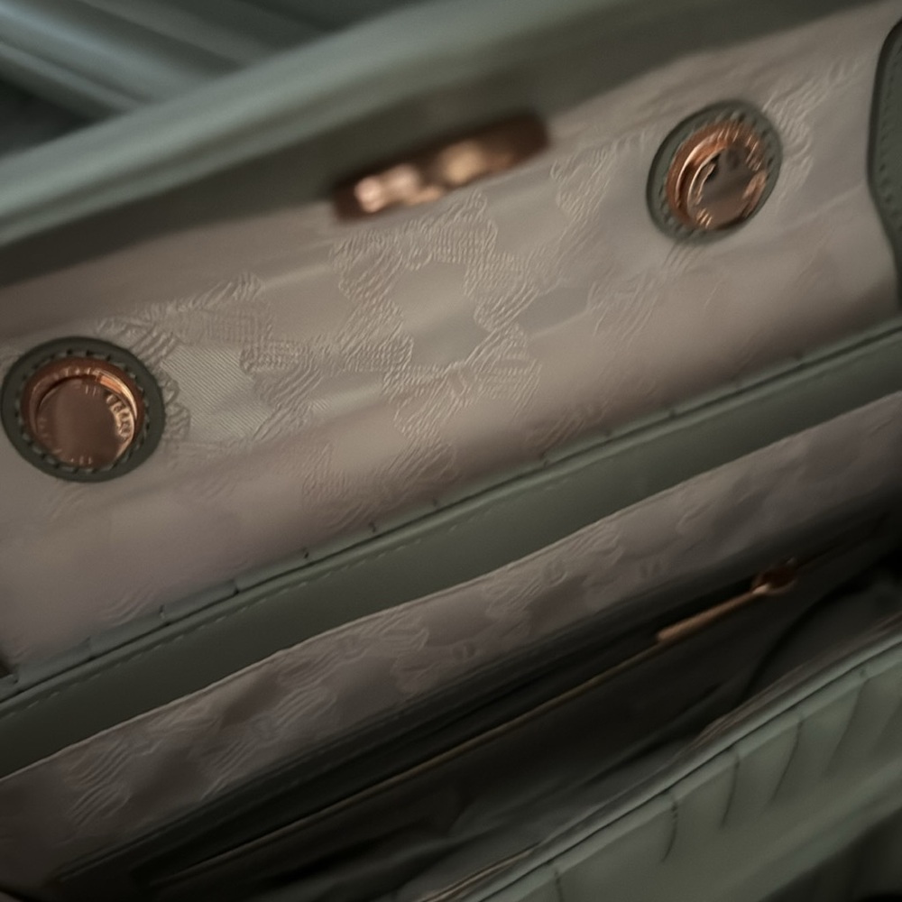 Purses - Picture 4 of 4